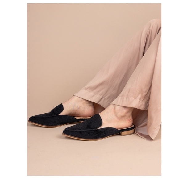 STUNNING Black Faux Calf Hide Pointed Mules - Picture 3 of 5